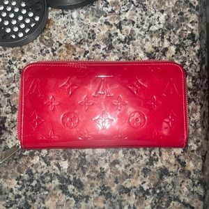 Louis Vuitton zippy wallet